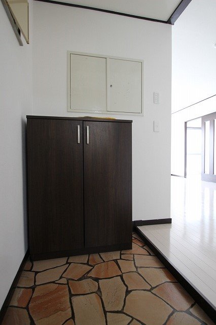 玄関　同物件別号室のものです。