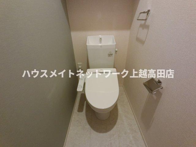 トイレ　温水洗浄暖房便座