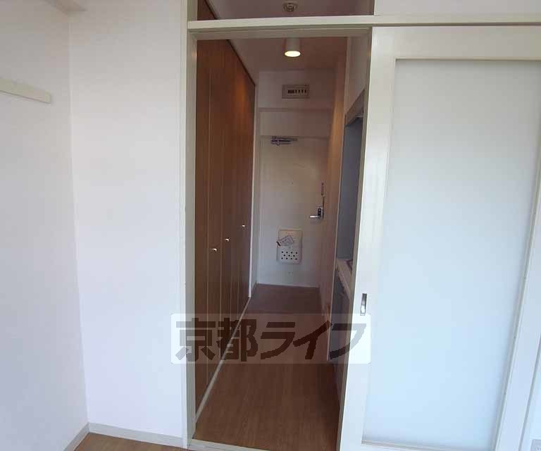 その他部屋・スペース　お部屋への廊下には扉がちゃんとあります。