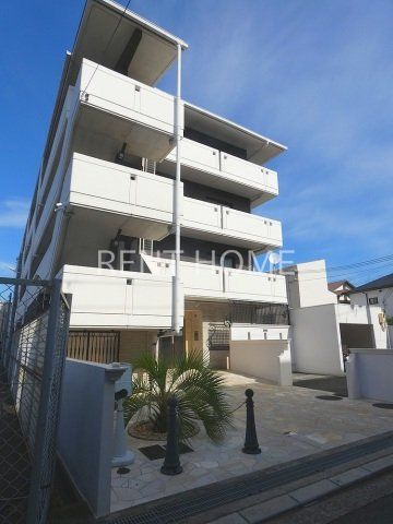 建物外観　鉄筋コンクリート造4階建てマンション