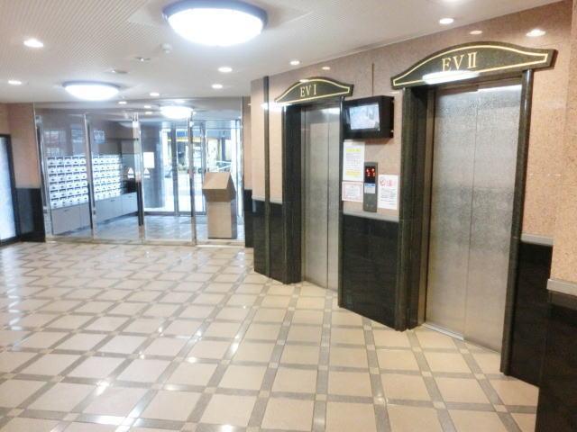 エントランス　エレベーター2基