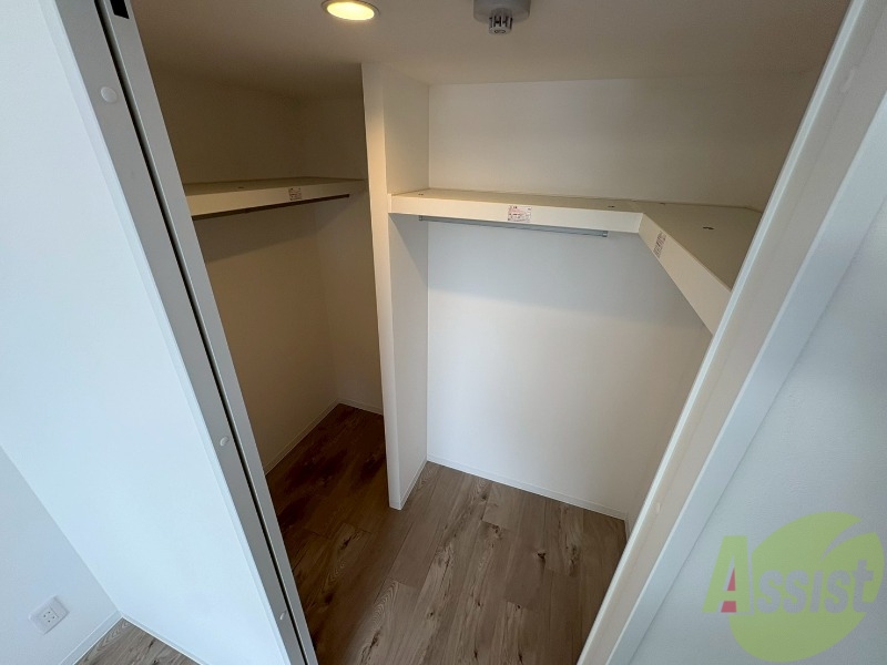 収納　クローゼットは奥行きもあり、荷物が多い方でも安心です。