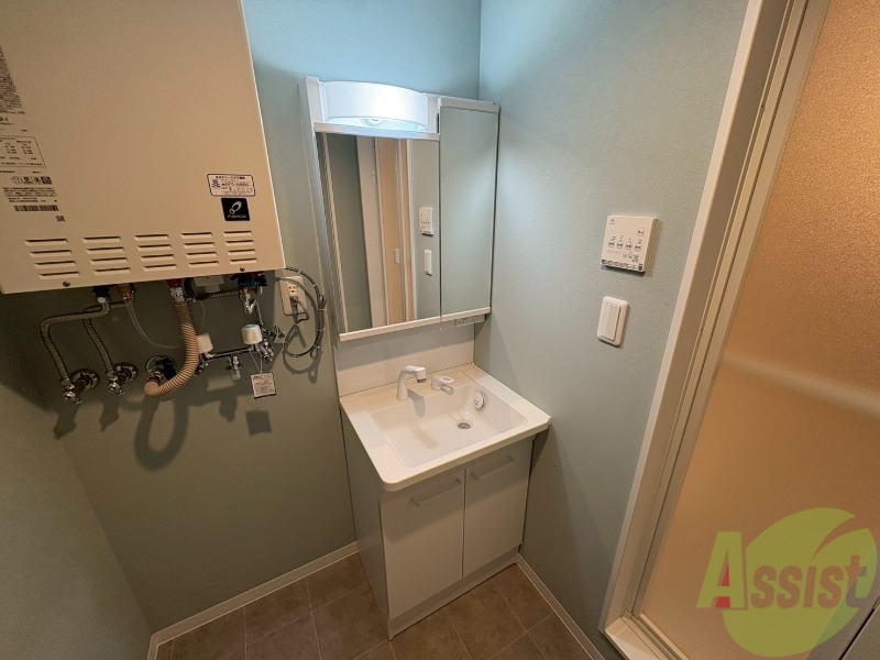 洗面設備　大きくて使いやすそうな独立洗面台になっています。