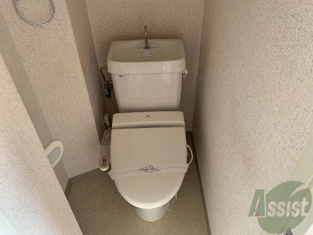 トイレ　トイレの壁がちょっと変わったつくりになっています