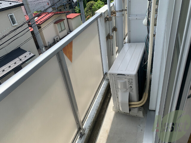 バルコニー　少し狭さを感じるかもしれませんが、陽当たりよさそうですね
