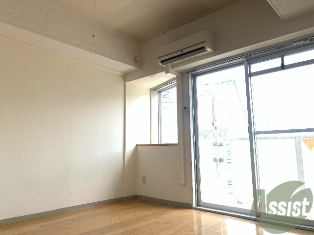 居室・リビング　床もピカピカでキレイなお部屋ですよねー