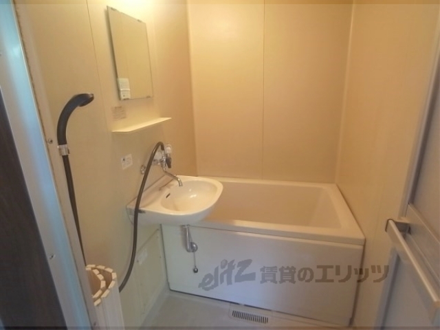 バス・シャワールーム　ゆっくり浸かれます