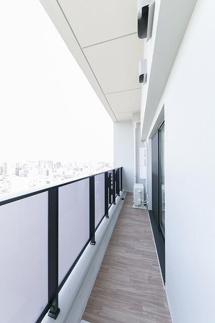 バルコニー　バルコニーからの眺めを楽しみながら食事をしませんか