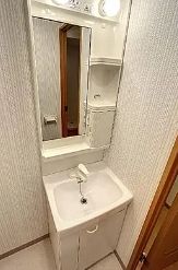 洗面設備　使いやすい独立洗面台です