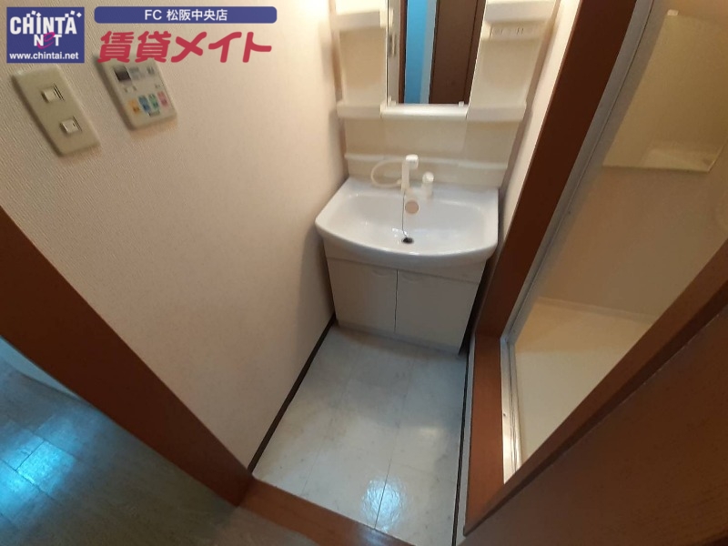 洗面設備　同型参考写真