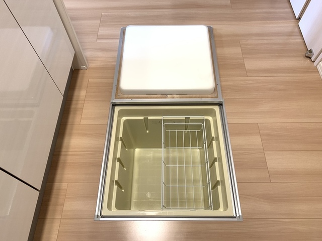 収納　床下収納