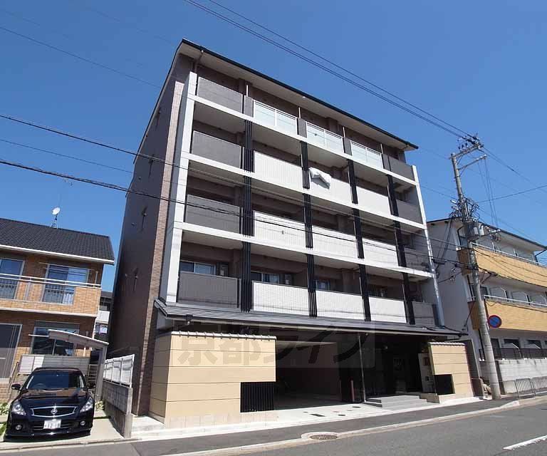 建物外観　堂々とした外観です。南向きは日当たり良好・