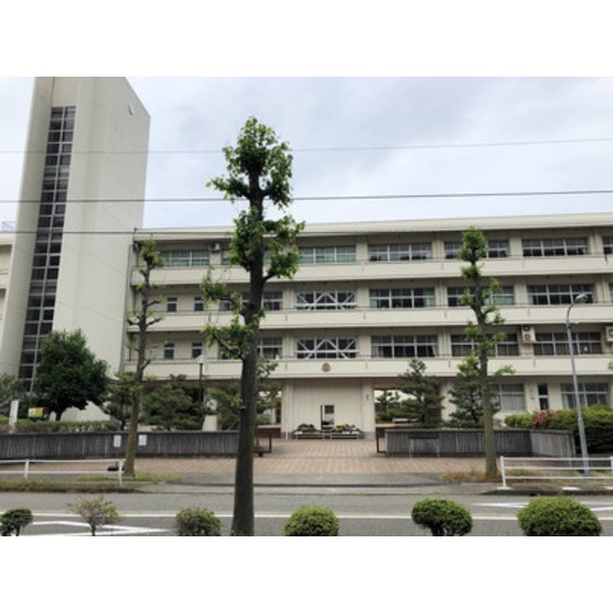 中学校　金沢市立緑中学校（中学校）まで1515m