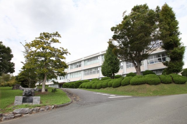 高校・高専　静岡県立小笠高等学校（高校・高専）まで2481m