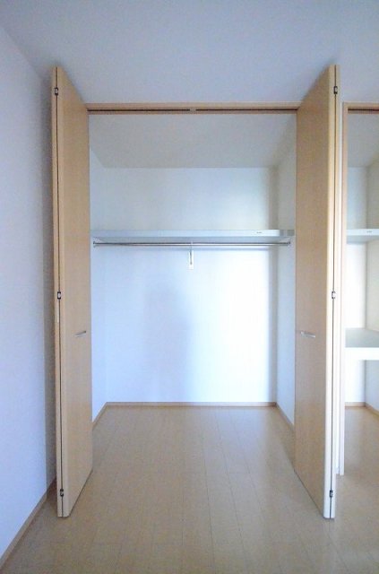 収納　同物件別号室の写真です。