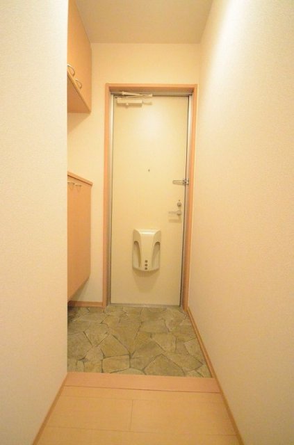 玄関　同物件別号室の写真です。