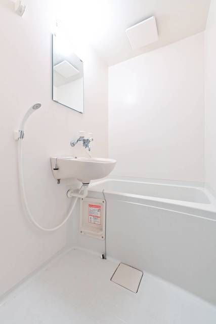 バス・シャワールーム　バストイレ別ですよ