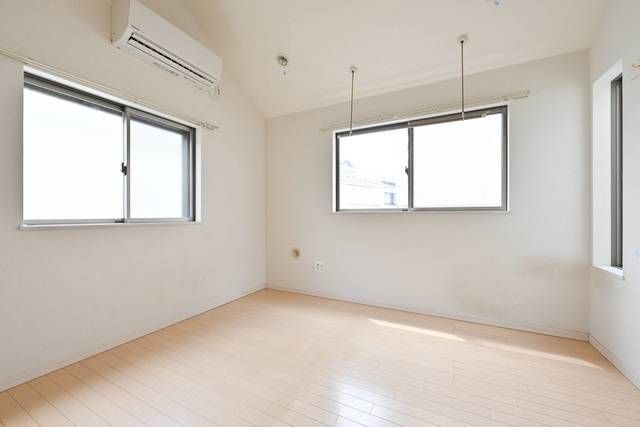 居室・リビング　こちらの居間で趣味の時間をお楽しみください