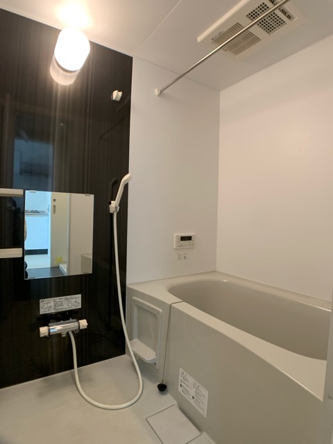 バス・シャワールーム　追い焚き、浴室乾燥機つきで便利！