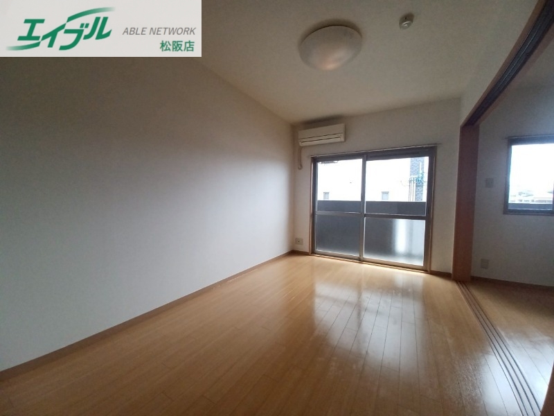 居室・リビング　別部屋参考写真です。