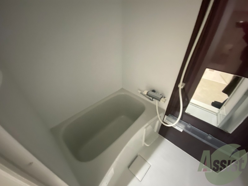 バス・シャワールーム　バスルームはゆったり浸かれる広さがあります。