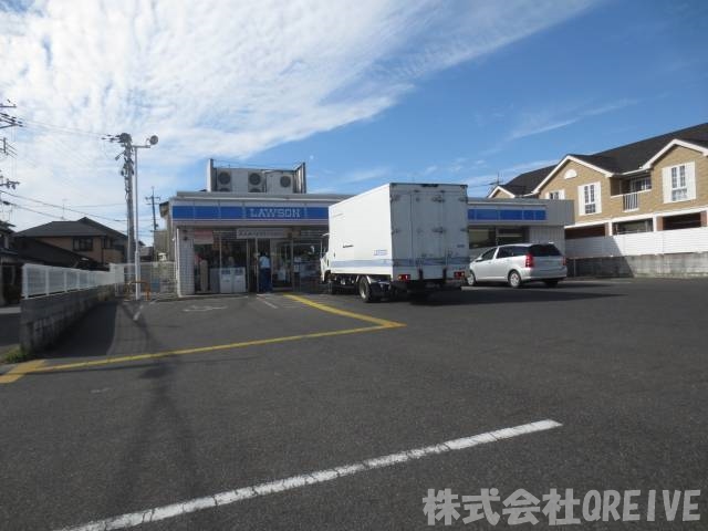 コンビニ　ローソン栗東市綣五丁目店（コンビニ）まで112m