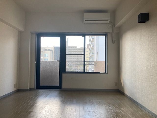 居室・リビング　【洋室】よく光が入ってきます