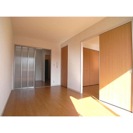 居室・リビング　洋室６．９帖（同型タイプのお部屋です、現況優先）