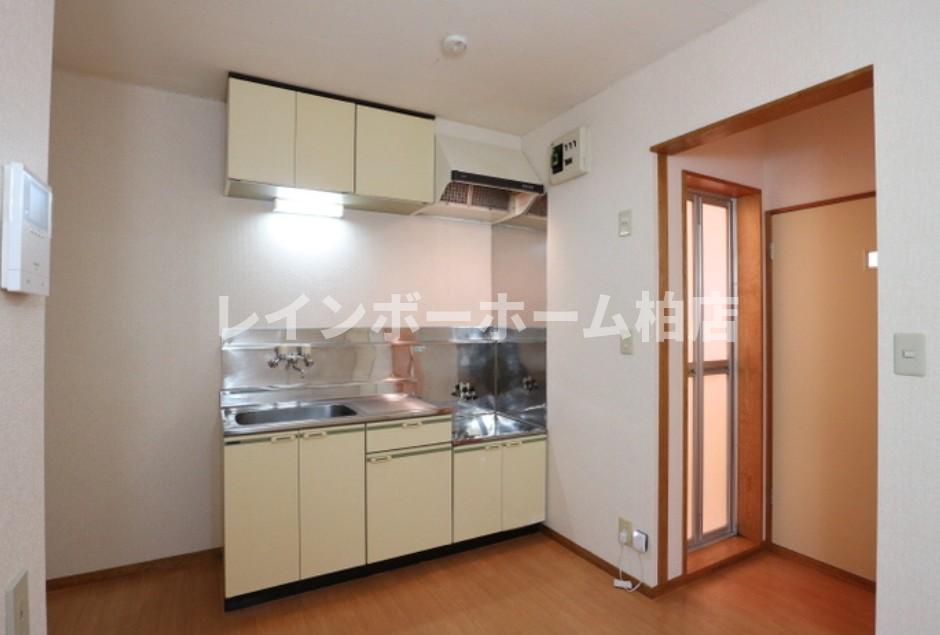 キッチン　コンパクトなキッチンで掃除もラクラク