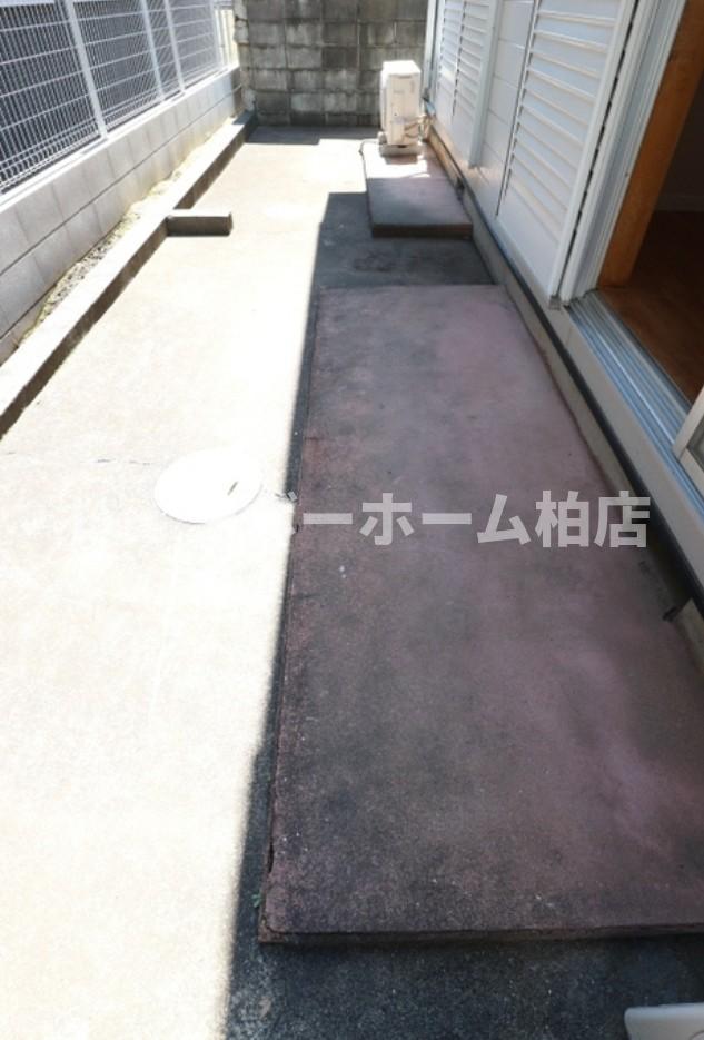 バルコニー　バルコニーからの眺めを楽しみながら食事をしませんか