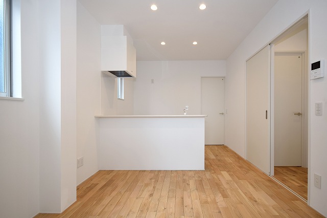 居室・リビング　ピース・ウィステリア A棟　(前回募集時の室内写真です)