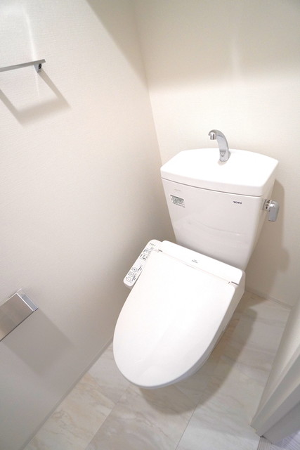 トイレ　※写真は同タイプ住戸です。