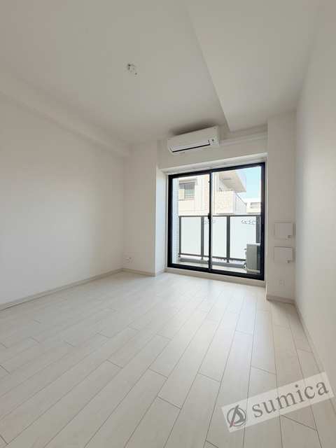 バルコニー　ワンちゃん猫ちゃんも嬉しい明るいお部屋です