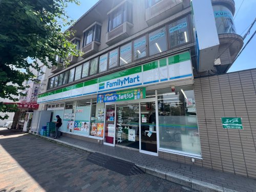 コンビニ　ファミリーマート 阪神大石駅前店（コンビニ）まで734m