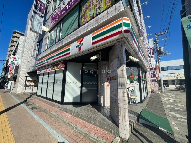 コンビニ　セブンイレブン札幌澄川駅前店（コンビニ）まで272m