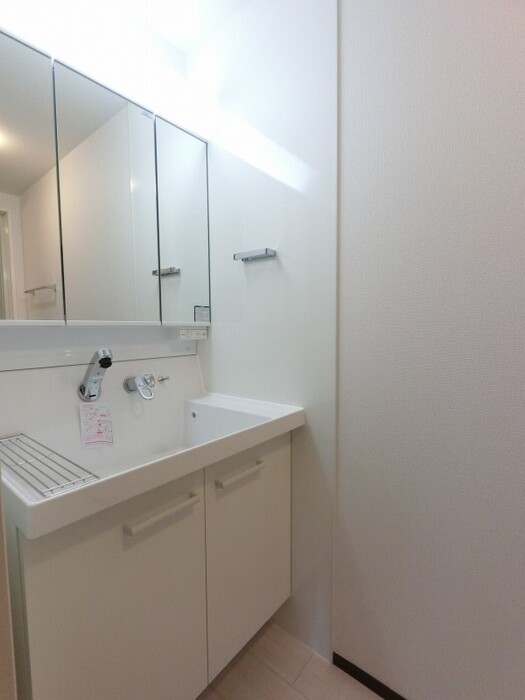 洗面設備　三面鏡（整理棚付き）洗髪洗面化粧台