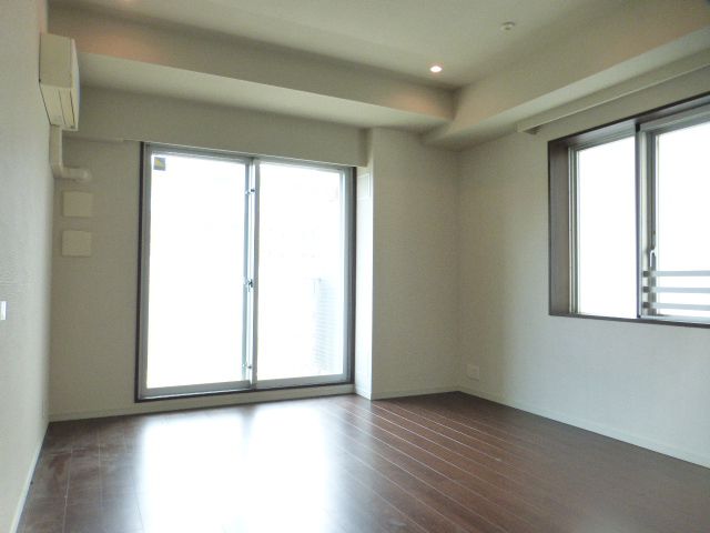 居室・リビング　※別部屋の参考写真です。