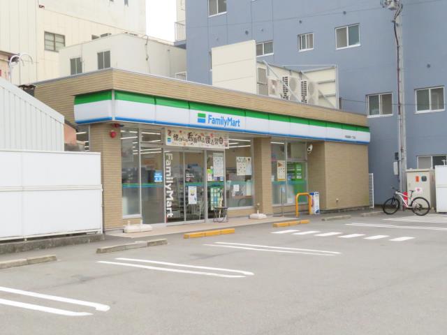 コンビニ　ファミリーマート（コンビニ）まで1111m