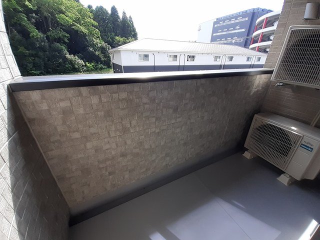 バルコニー　開放的で明るい空間を演出してくれるバルコニーです