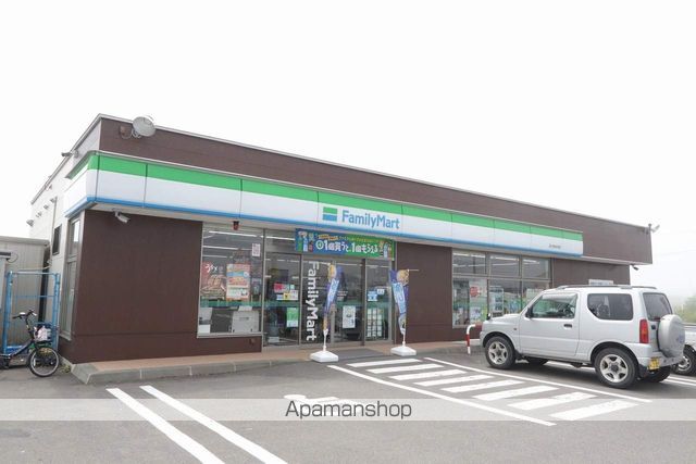 コンビニ　ファミリーマート（コンビニ）まで1321m