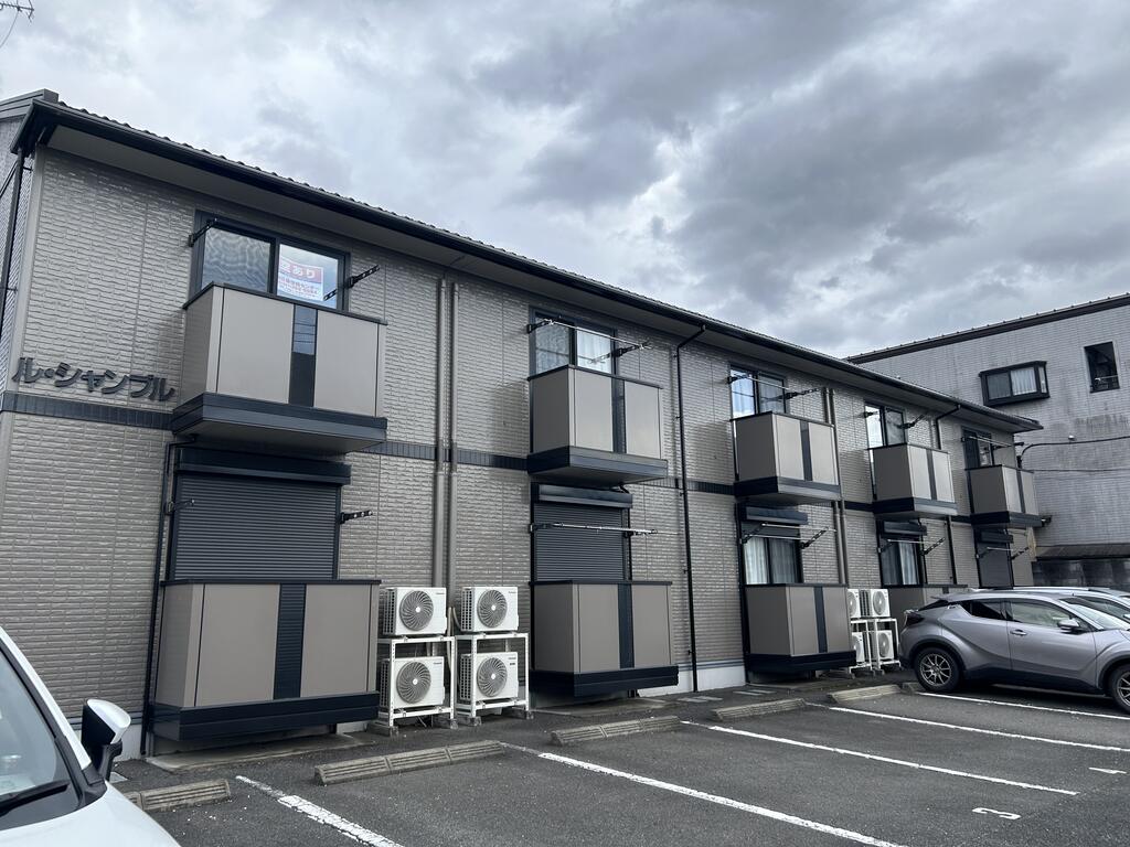 建物外観　弊社管理物件　管理会社　日勝情報センターにお問合わせ下さい