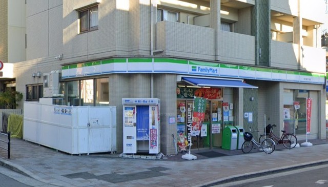 コンビニ　ファミリーマート　西三国四丁目（コンビニ）まで96m
