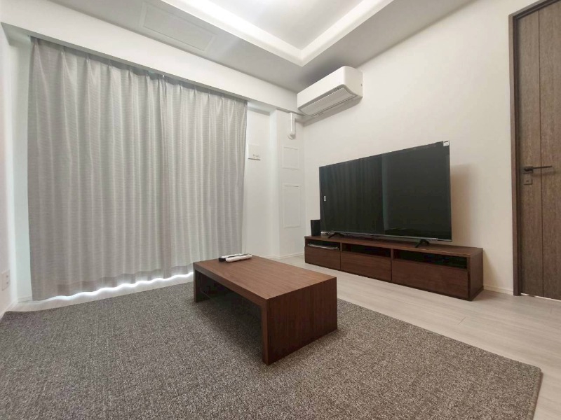 居室・リビング　日当たりが良くて心地よく過ごせそうなお部屋です。