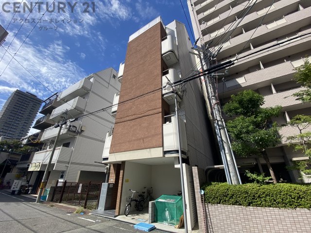 建物外観　オートロックで外部の人間が簡単に出入りできないため安心です。