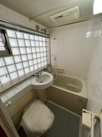 バス・シャワールーム　※別部屋の参考写真です。