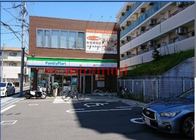 コンビニ　ファミリーマート吹田垂水町一丁目店（コンビニ）まで317m