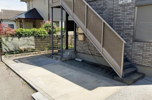 エントランス　管理の行き届いたエントランスです♪