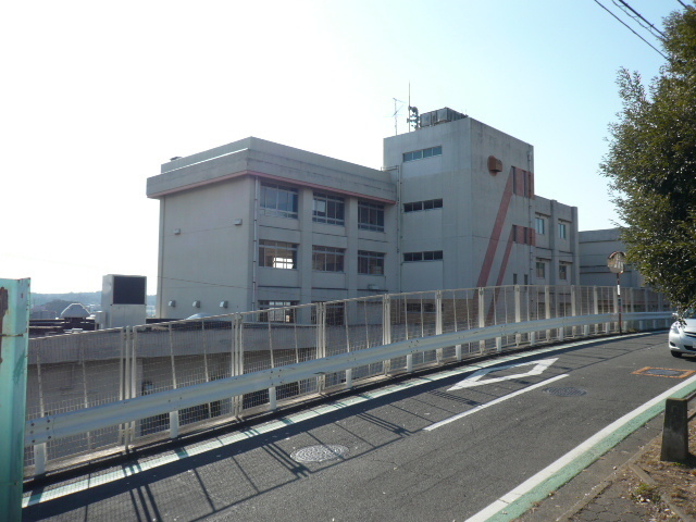 小学校　藤沢市立高谷小学校（小学校）まで300m