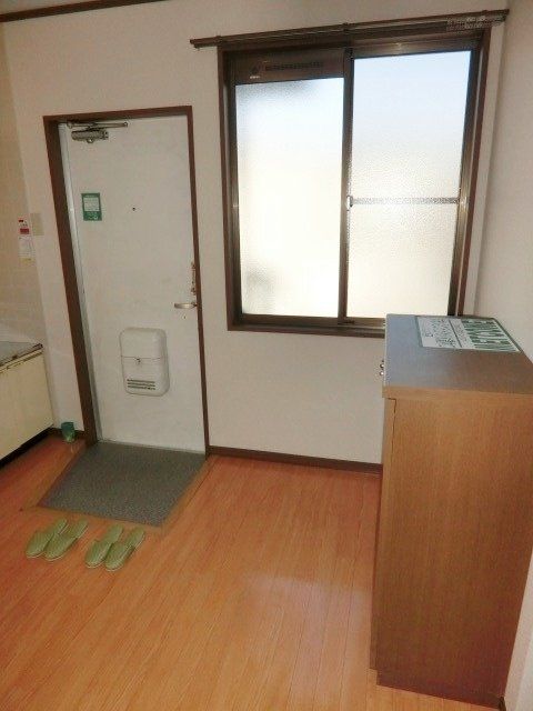 玄関　※別号室の参考写真です