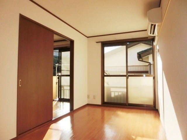 居室・リビング　※別号室の参考写真です